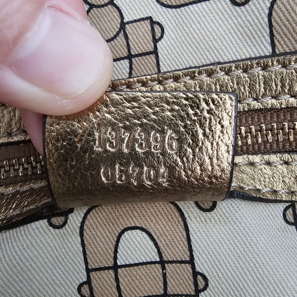 🔥LOW START 🔥
Authentic Gucci tote bag - Picture 6 of 15